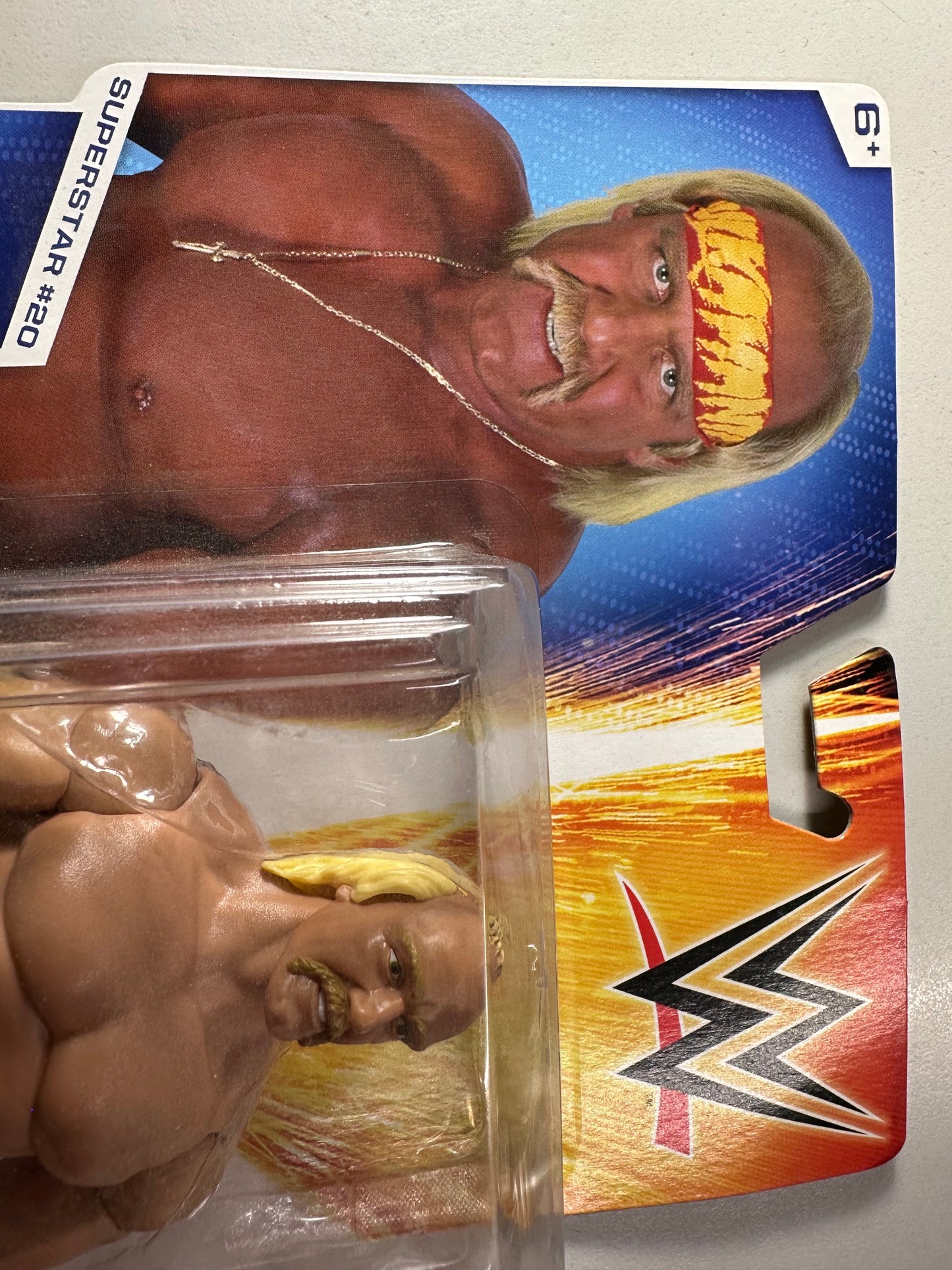 WWE Main Event Basic Series #48 - Hulk Hogan (Siehe Fotos)