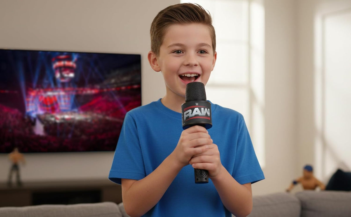 eKids WWE Smack Talk (Microfono giocattolo con effetti sonori e più di 75 frasi di oltre 20 Superstar WWE)