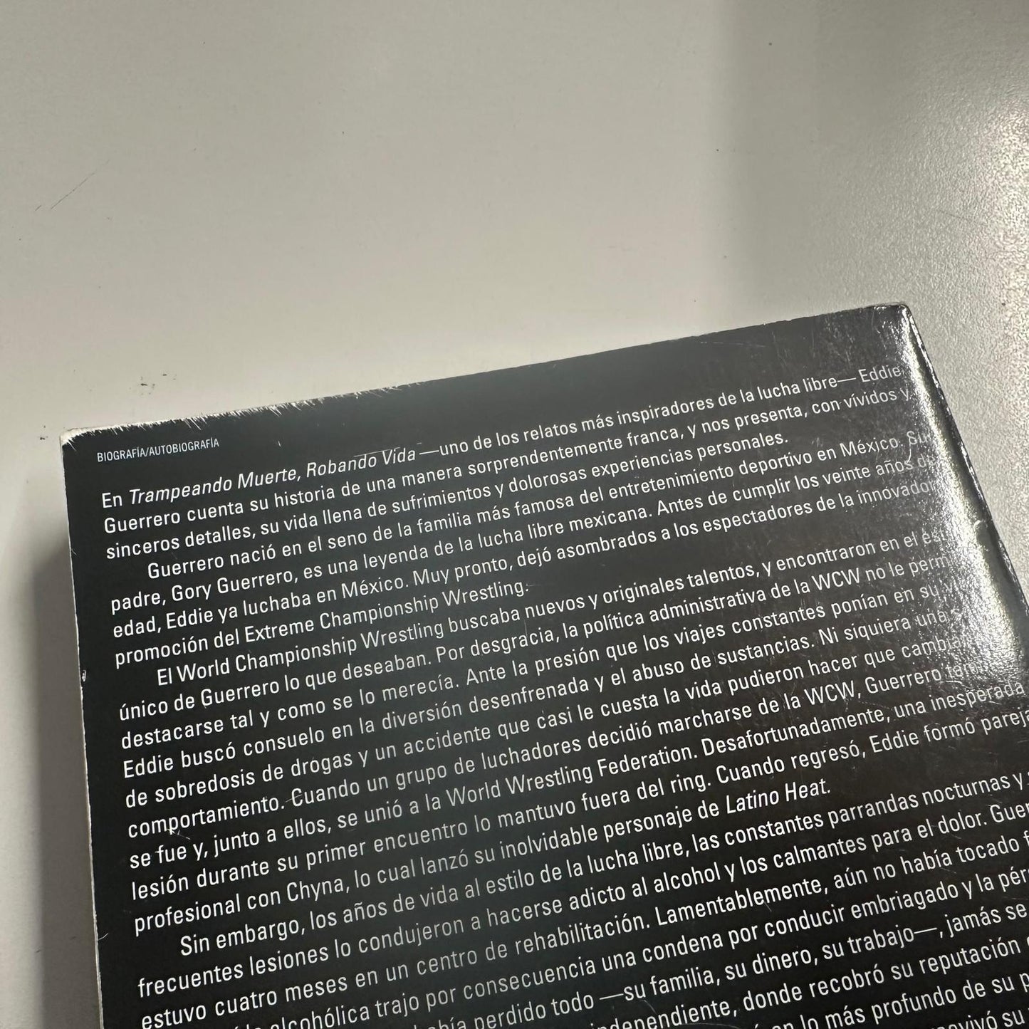 Libro - WWE Trampeando Muerte, Robando Vida (Usato in condizioni come da foto)